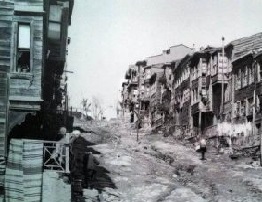 Read more about the article Sait Faik Hikayelerinden; “Dolapdere (+13)”